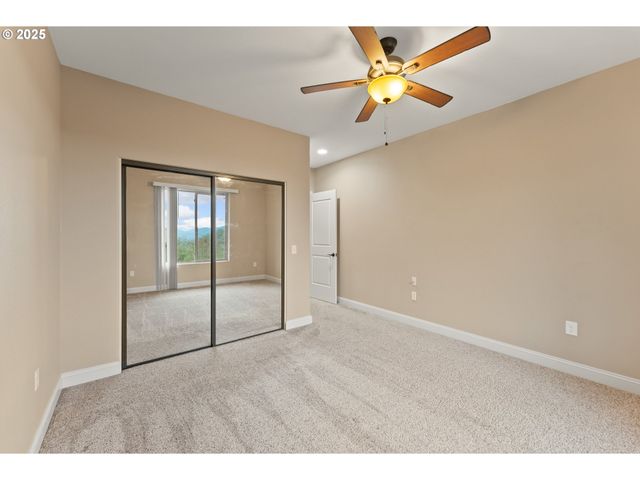 1518 Ne VISTA FE Ct, Roseburg, OR 97470