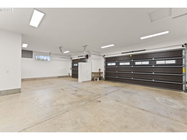 1518 Ne VISTA FE Ct, Roseburg, OR 97470