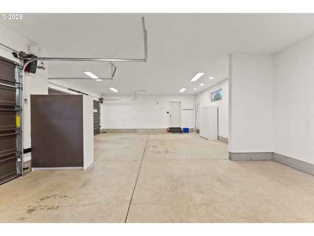 1518 Ne VISTA FE Ct, Roseburg, OR 97470