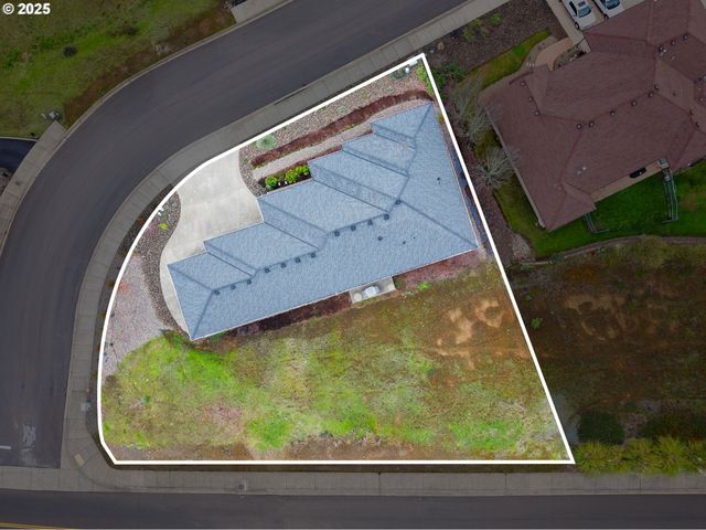 1518 Ne VISTA FE Ct, Roseburg, OR 97470