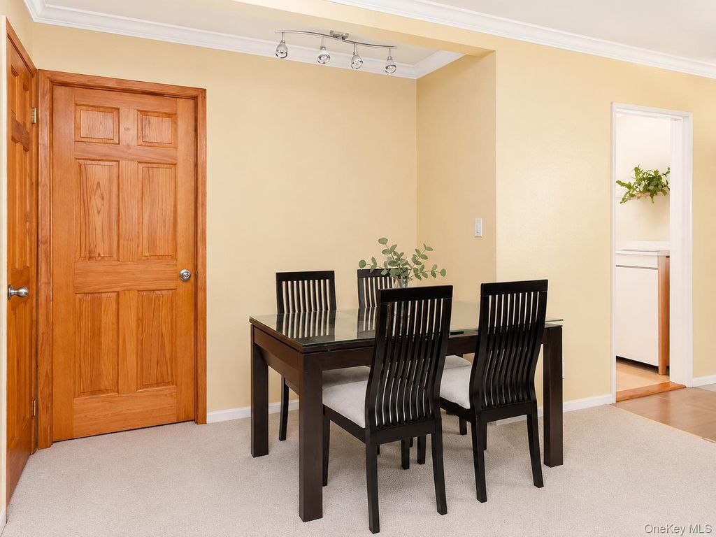 5702 246th Crescent F5, Little Neck, NY 11362 — photo 3