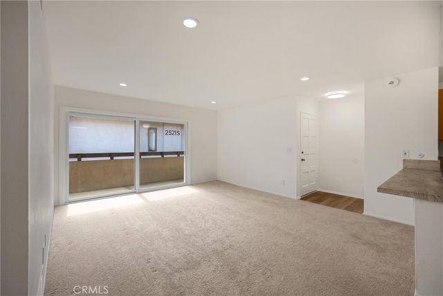 2521 W Sunflower Avenue R8, Santa Ana, CA 92704