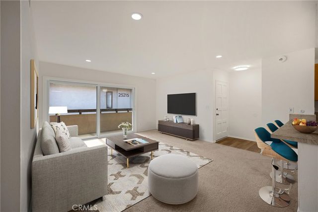 2521 W Sunflower Avenue R8, Santa Ana, CA 92704