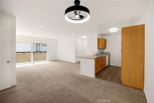 2521 W Sunflower Avenue R8, Santa Ana, CA 92704