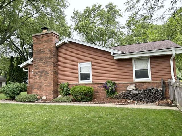6415 N Atwahl DRIVE, Glendale, WI 53209