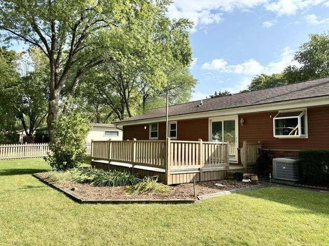 6415 N Atwahl DRIVE, Glendale, WI 53209