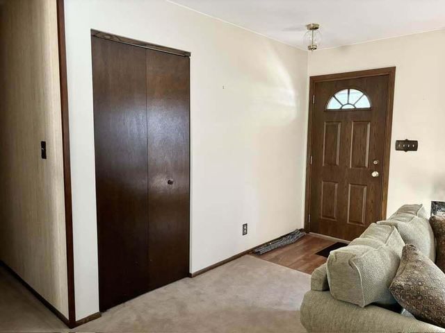 6415 N Atwahl DRIVE, Glendale, WI 53209