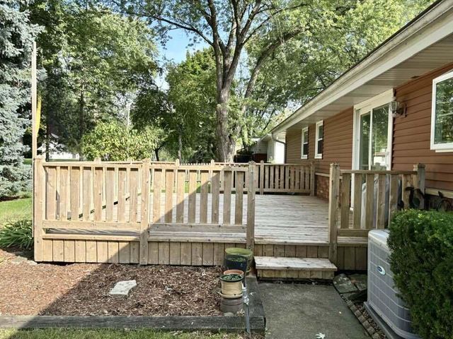 6415 N Atwahl DRIVE, Glendale, WI 53209