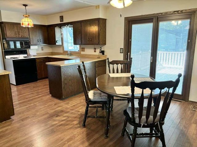 6415 N Atwahl DRIVE, Glendale, WI 53209