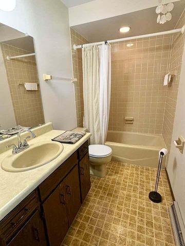 6415 N Atwahl DRIVE, Glendale, WI 53209