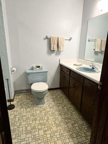 6415 N Atwahl DRIVE, Glendale, WI 53209