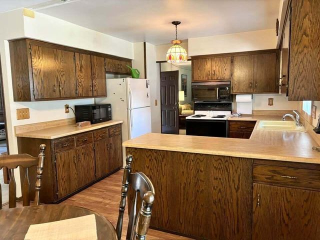 6415 N Atwahl DRIVE, Glendale, WI 53209