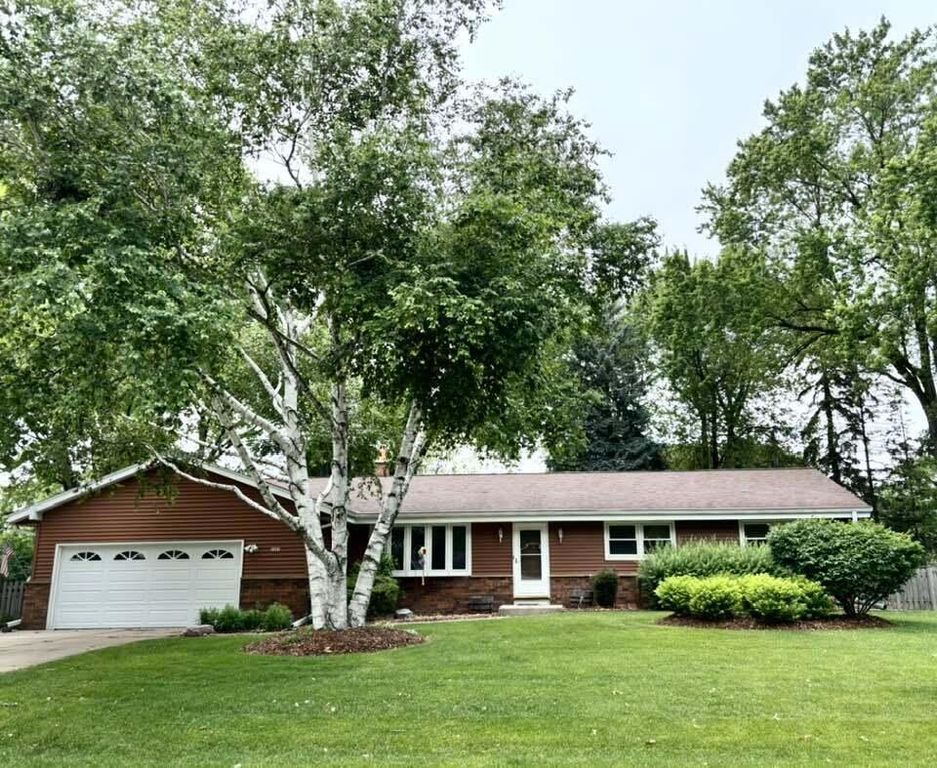 6415 N Atwahl DRIVE, Glendale, WI 53209
