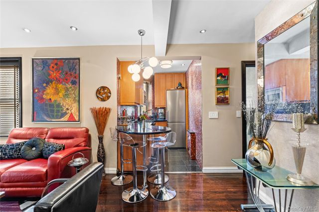 50 East 8th Street 0 6P, New York (manhattan), NY 10003