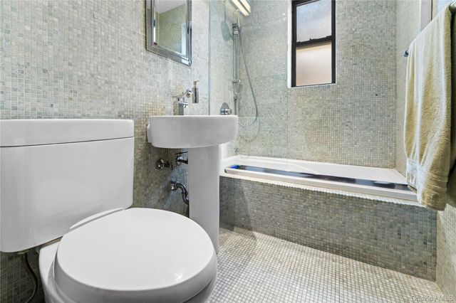 50 East 8th Street 0 6P, New York (manhattan), NY 10003