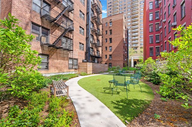 50 East 8th Street 0 6P, New York (manhattan), NY 10003