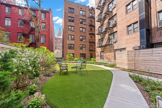 50 East 8th Street 0 6P, New York (manhattan), NY 10003