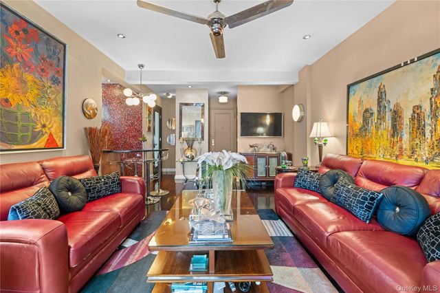 50 East 8th Street 0 6P, New York (manhattan), NY 10003