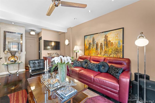 50 East 8th Street 0 6P, New York (manhattan), NY 10003