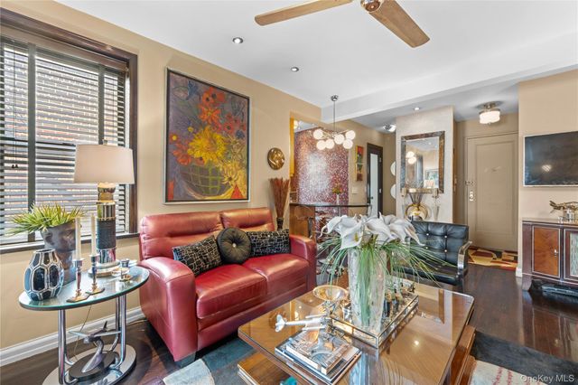 50 East 8th Street 0 6P, New York (manhattan), NY 10003