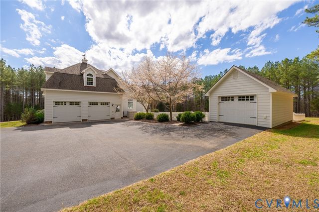 3175 Taurman Park Dr, Powhatan, VA 23139