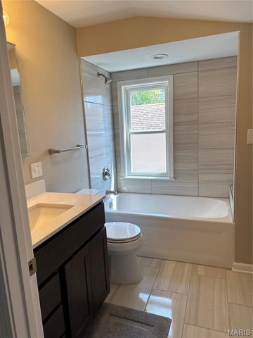 2404 Hartland Avenue, St Louis, MO 63114