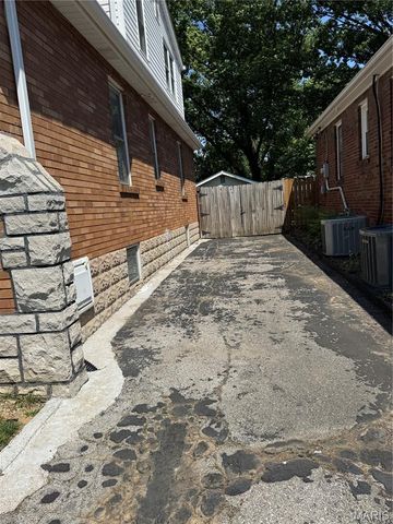 2404 Hartland Avenue, St Louis, MO 63114