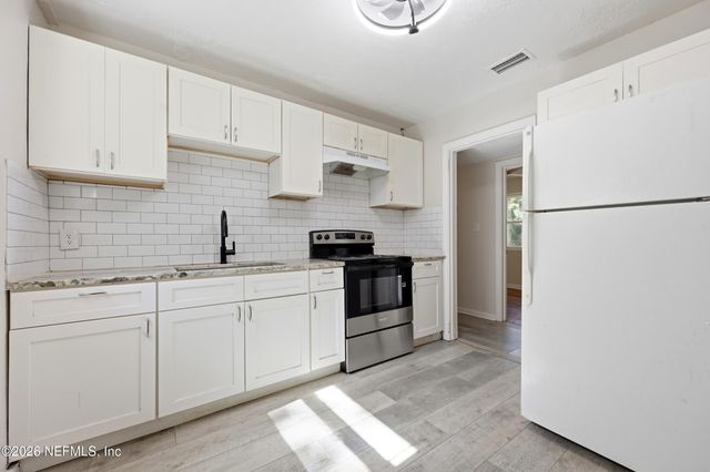 2151 MAPLE LEAF Drive E, Jacksonville, FL 32211