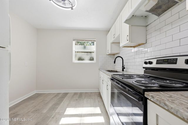 2151 MAPLE LEAF Drive E, Jacksonville, FL 32211