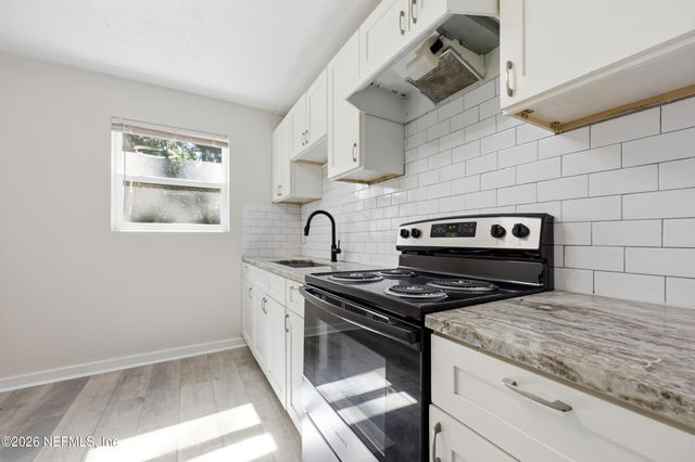 2151 MAPLE LEAF Drive E, Jacksonville, FL 32211