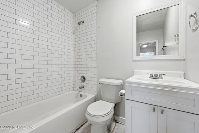 2151 MAPLE LEAF Drive E, Jacksonville, FL 32211