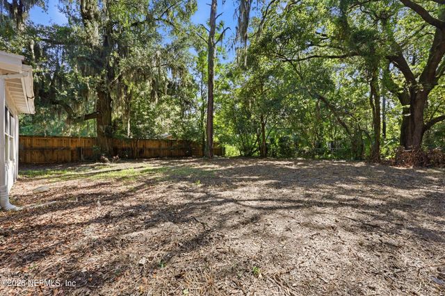 2151 MAPLE LEAF Drive E, Jacksonville, FL 32211