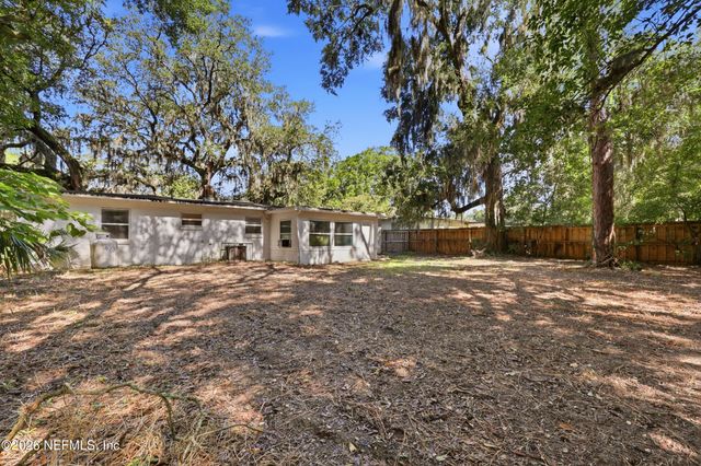 2151 MAPLE LEAF Drive E, Jacksonville, FL 32211
