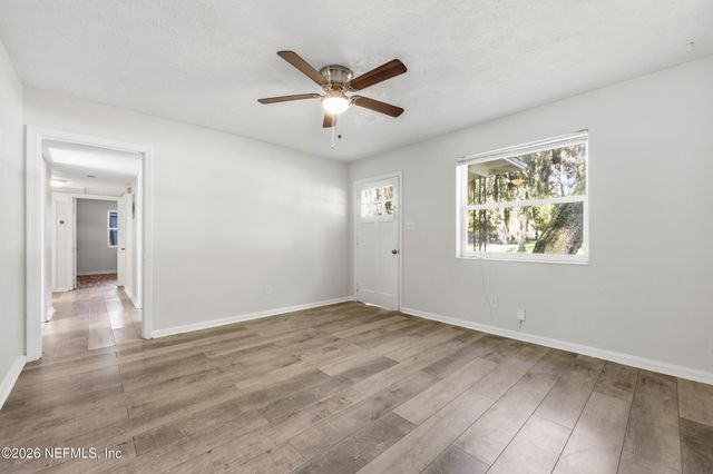 2151 MAPLE LEAF Drive E, Jacksonville, FL 32211