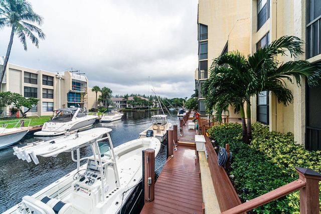 6 Royal Palm Way 102, Boca Raton, FL 33432