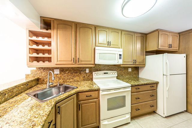 6 Royal Palm Way 102, Boca Raton, FL 33432