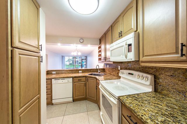 6 Royal Palm Way 102, Boca Raton, FL 33432