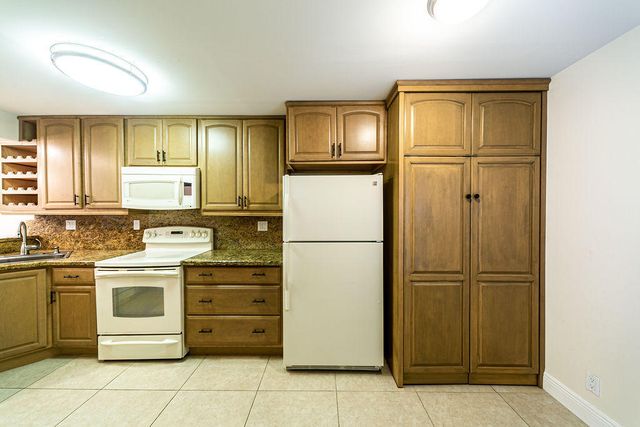 6 Royal Palm Way 102, Boca Raton, FL 33432