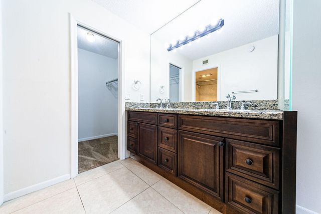 6 Royal Palm Way 102, Boca Raton, FL 33432