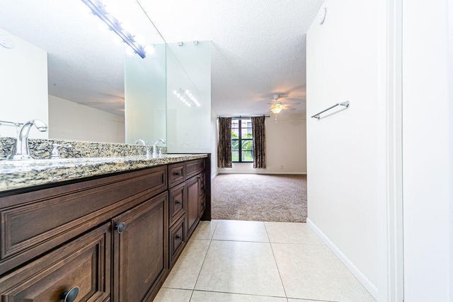 6 Royal Palm Way 102, Boca Raton, FL 33432