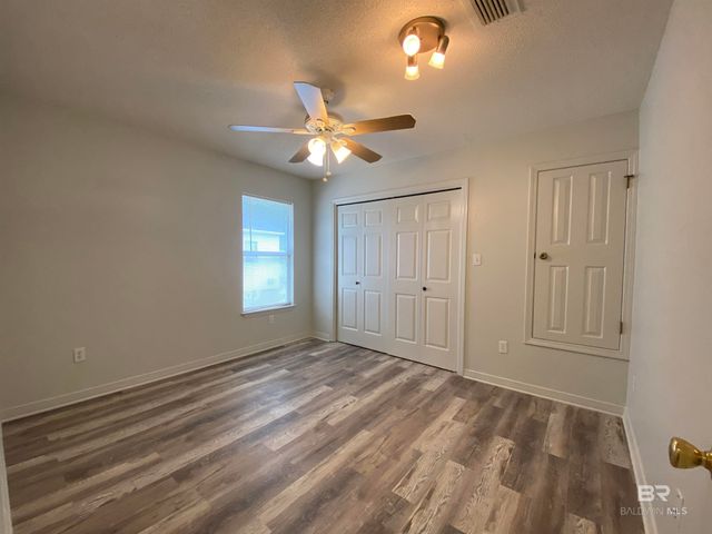 527 W Carolyn Avenue, Foley, AL 36535
