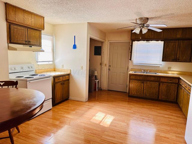 217 OAK Avenue, Dumas, TX 79029