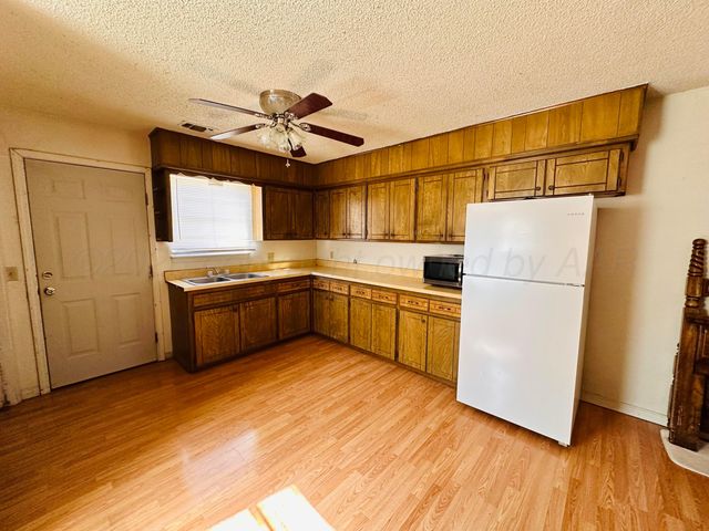 217 OAK Avenue, Dumas, TX 79029