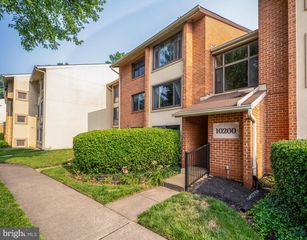 10200 BUSHMAN DR #114, Oakton, VA 22124