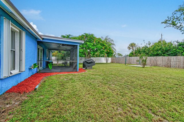 767 SE Chaloupe Avenue, Port St Lucie, FL 34983