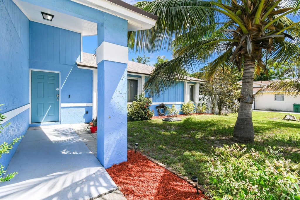 767 SE Chaloupe Avenue, Port St Lucie, FL 34983