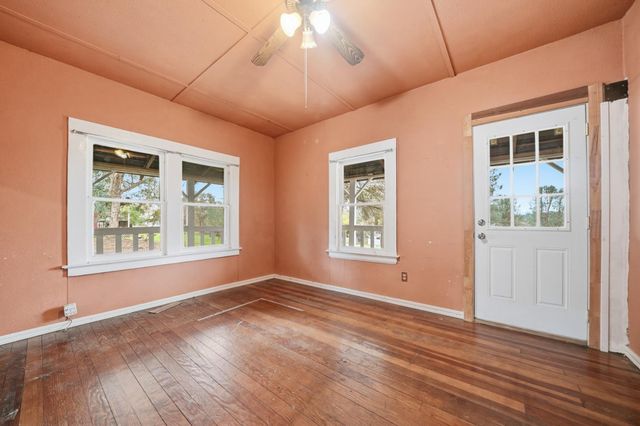 11660 School St, Valley Springs, CA 95252