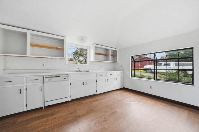 11660 School St, Valley Springs, CA 95252