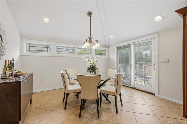 8 Lewis Lane, Port Washington, NY 11050