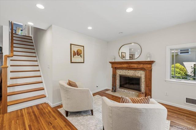 8 Lewis Lane, Port Washington, NY 11050